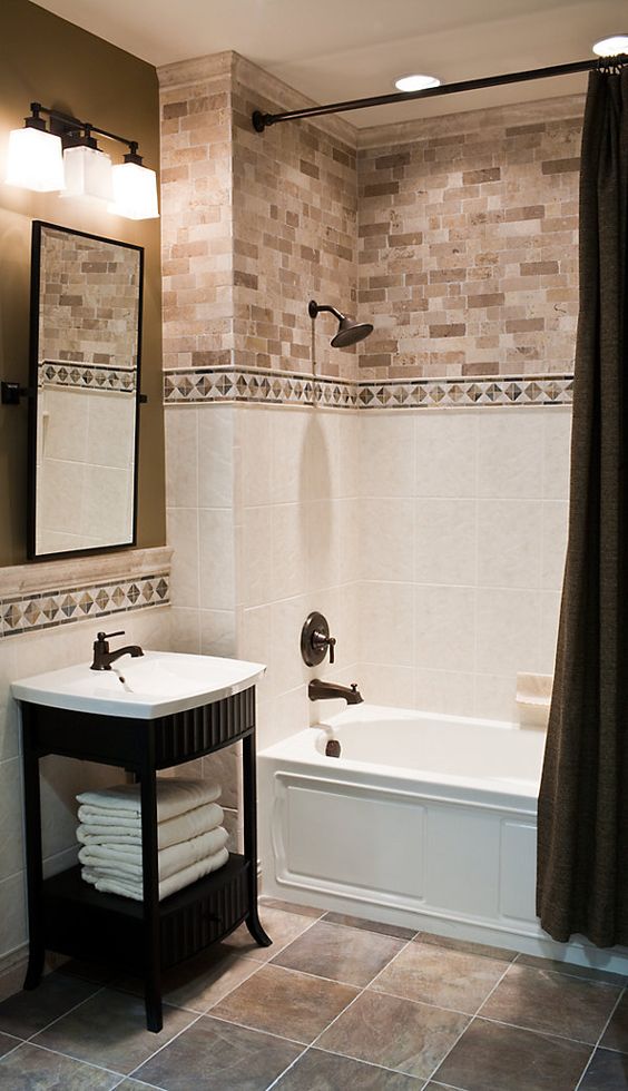 Diamond Pattern Tile Border Adds a Geometric Accent