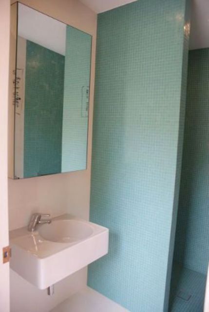 Aqua Mosaic Tile Creates a Refreshing Color Block
