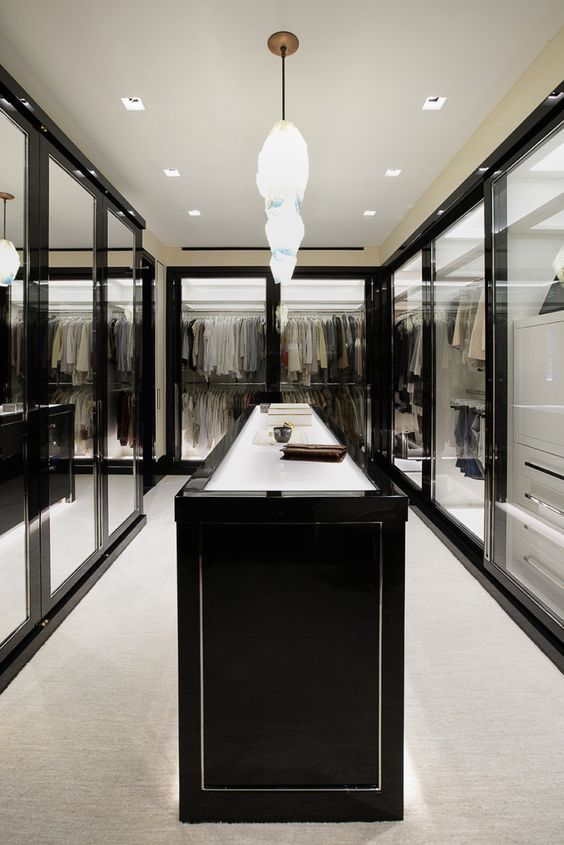 Glossy Black Island with Light Surface for Folding Clothes