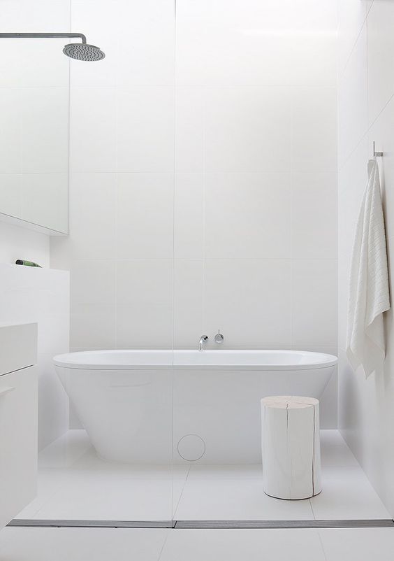 White Log Stool Adds Natural Texture to Minimalist Bathroom