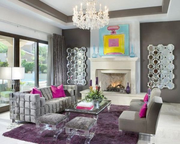 Mirrored Wall Panels Add Geometric Interest