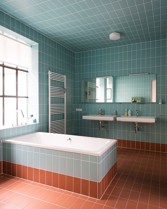 Three-Tone Tile Creates a Bold Bathtub Base