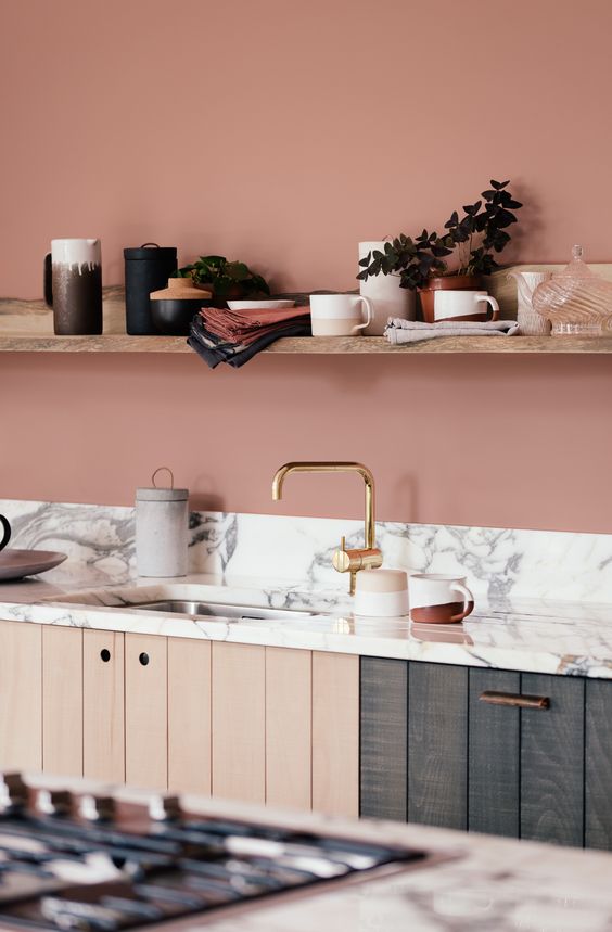 Two-Tone Mugs Add a Pop of Color to Marble Countertops