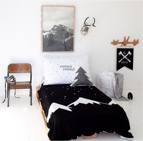 Black and White Mountain Bedding for a Cozy Scene