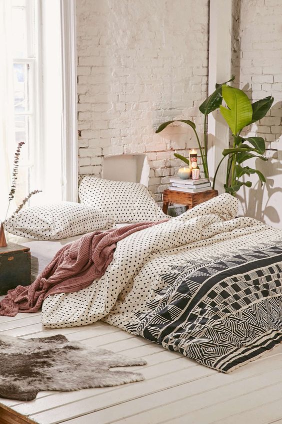 Layer Geometric and Dot Pattern Duvets for Depth