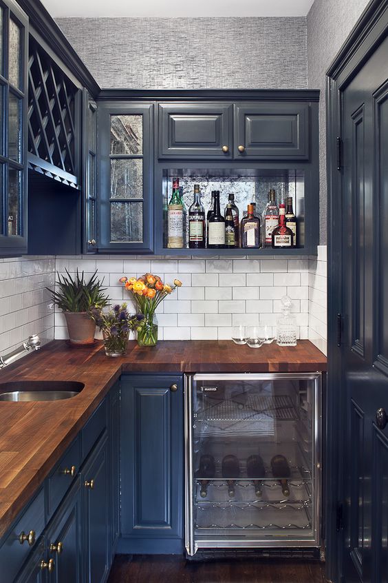 Mirrored Backsplash Adds Depth to Open Shelving