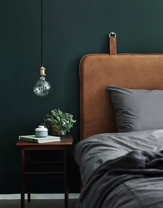 Round Glass Pendant Offers Simple Illumination