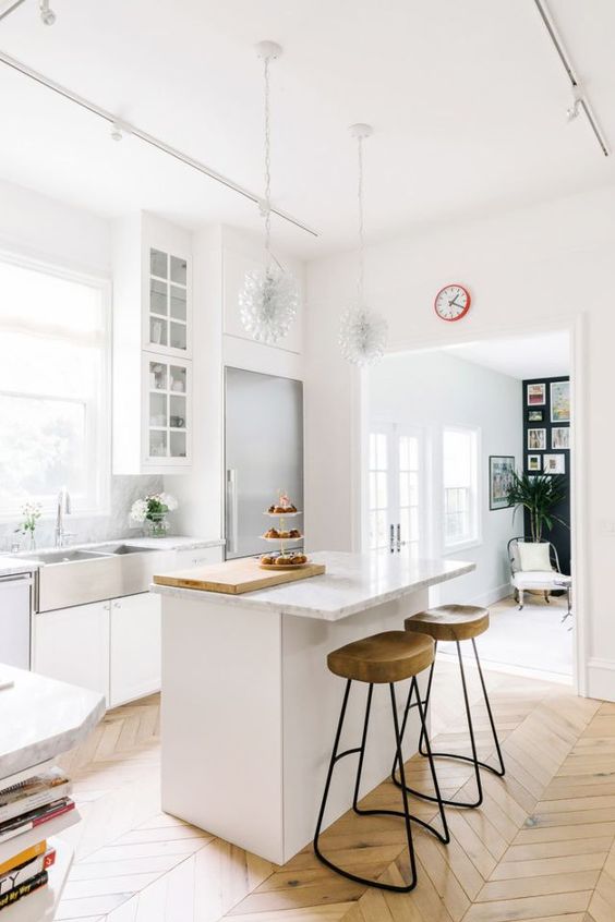 White Kitchen Island With Marble Countertop and Wooden Stools
