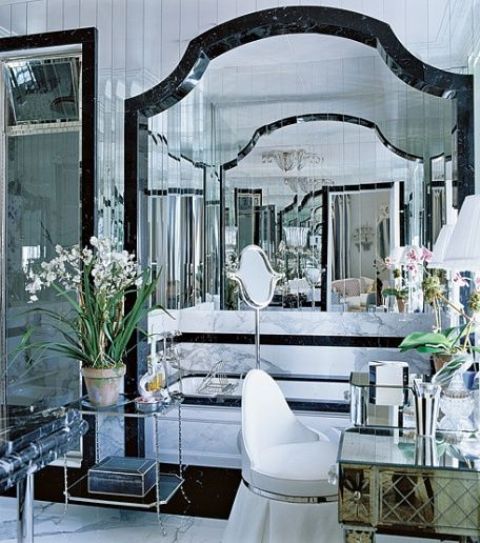 Mirrored Vanity Creates an Illusion of Depth and Light