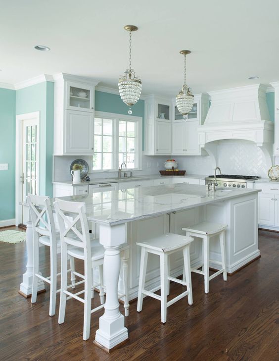 White Island Supports Add Architectural Detail for Seating