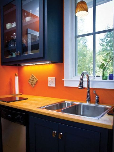 Under-Cabinet Lighting That Warms Up Orange Walls