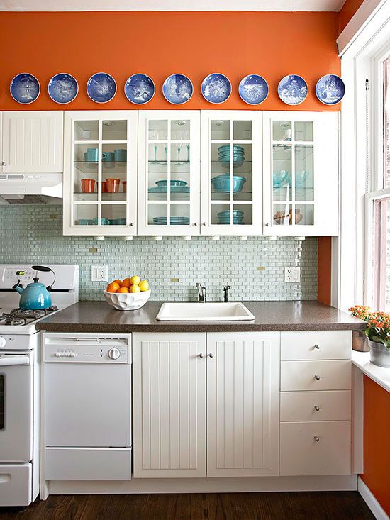 Blue and White Plates Add Artistic Flair Above Cabinets