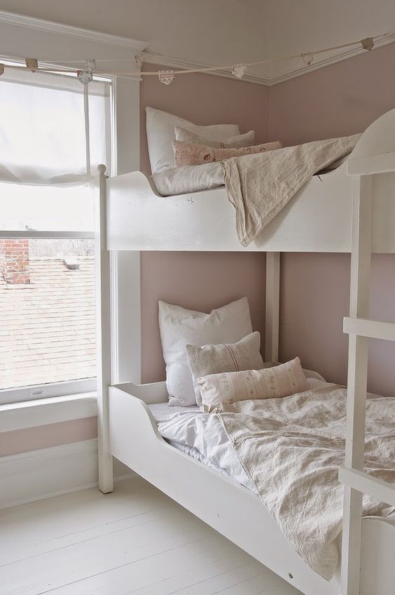Layered Linen Bedding Adds Soft Texture to Bunk Beds