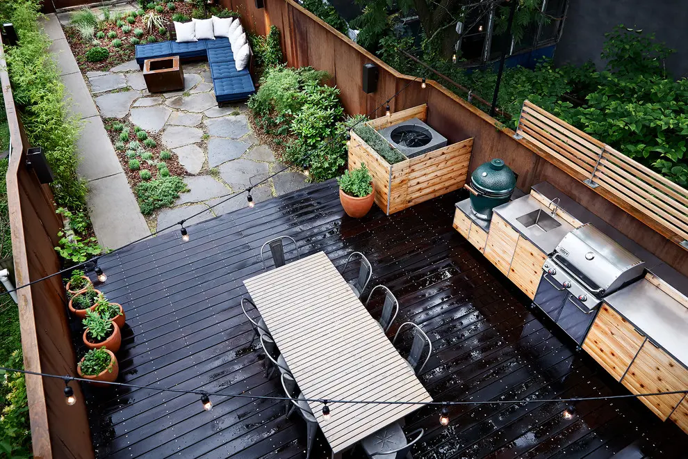 Terracotta Pots Add Warmth to Dark Decking