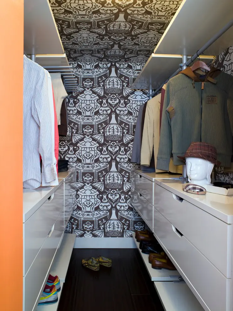 Bold Wallpaper Creates a Dramatic Focal Point
