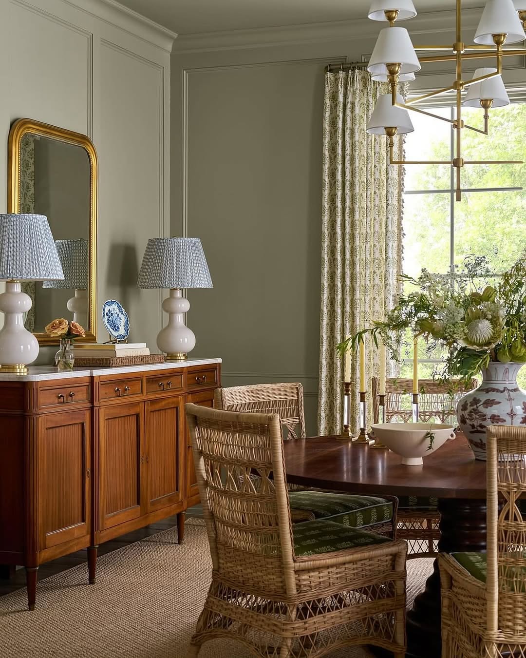 Achieve Symmetry with Matching Ceramic Lamps