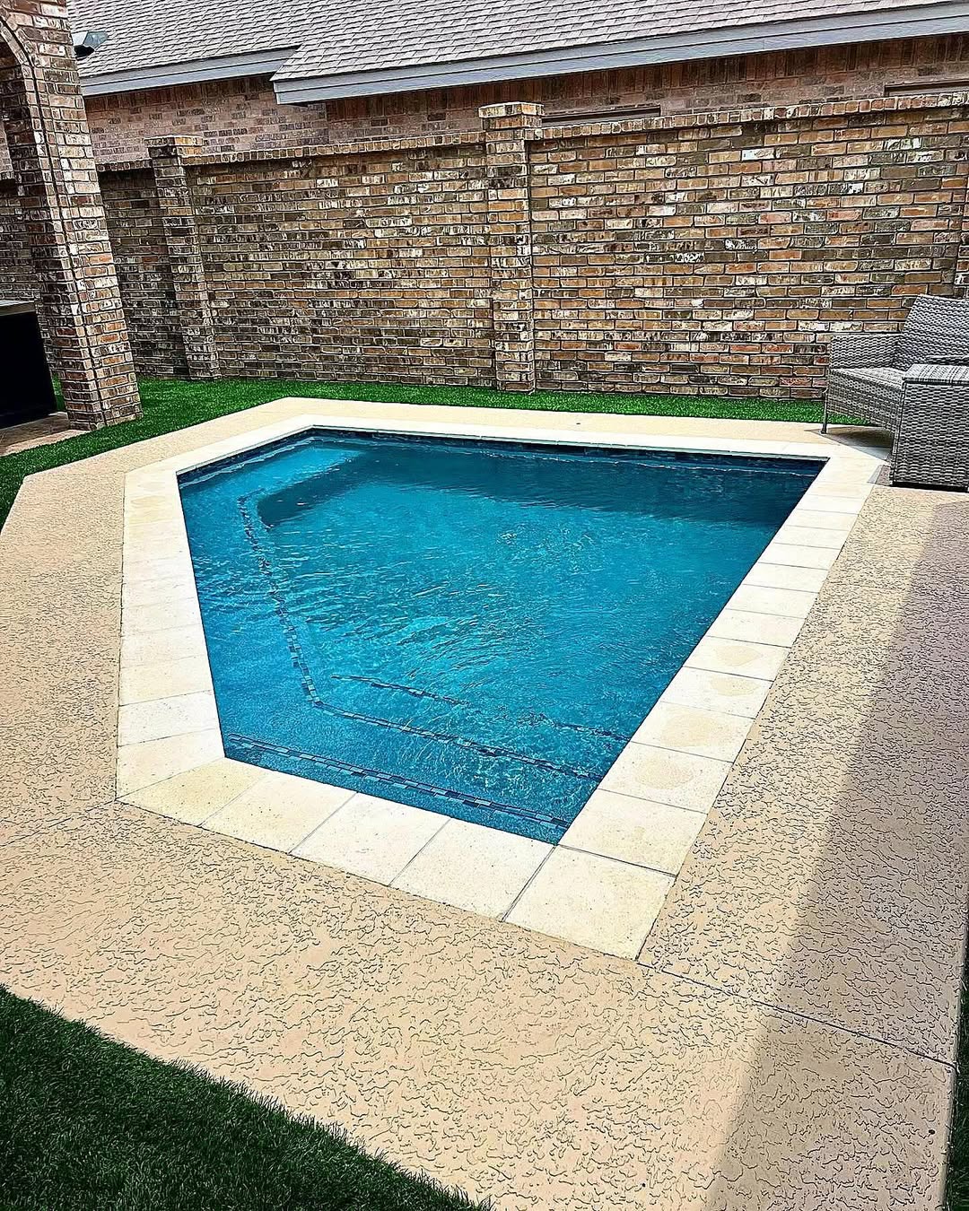 Combine Pool Steps with a Tanning Ledge