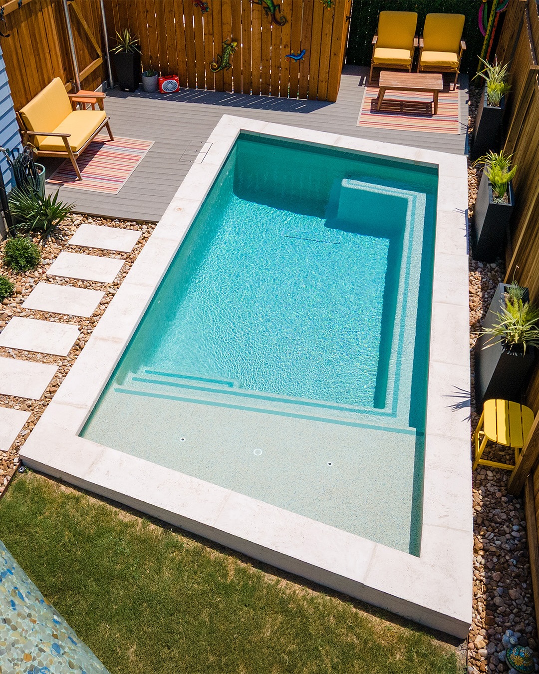 Lounge in Shallow Water with a Sun Shelf