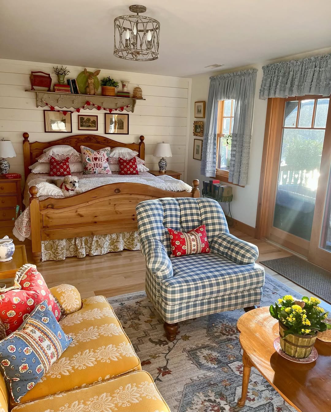 Wooden Bed Frame With Ruffled Skirt Adds Country Charm