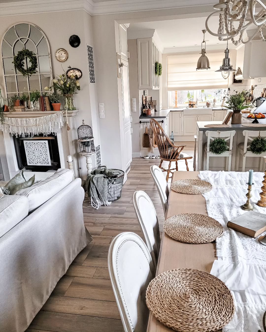 Round Woven Placemats Add Natural Texture to Dining Table