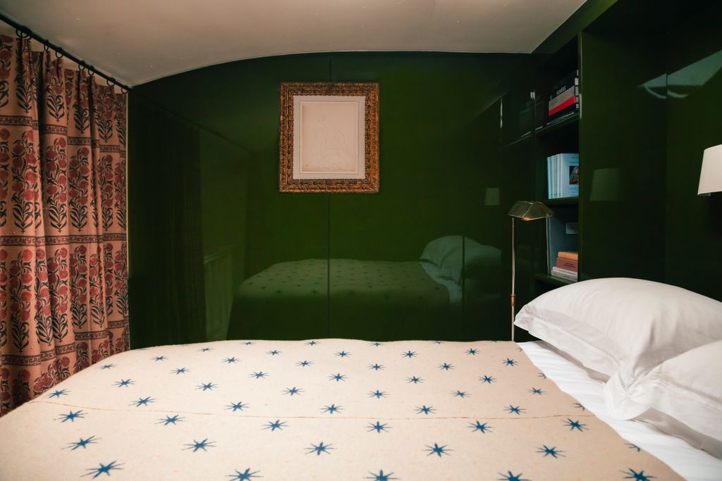 Contrast Art With Glossy Green Walls