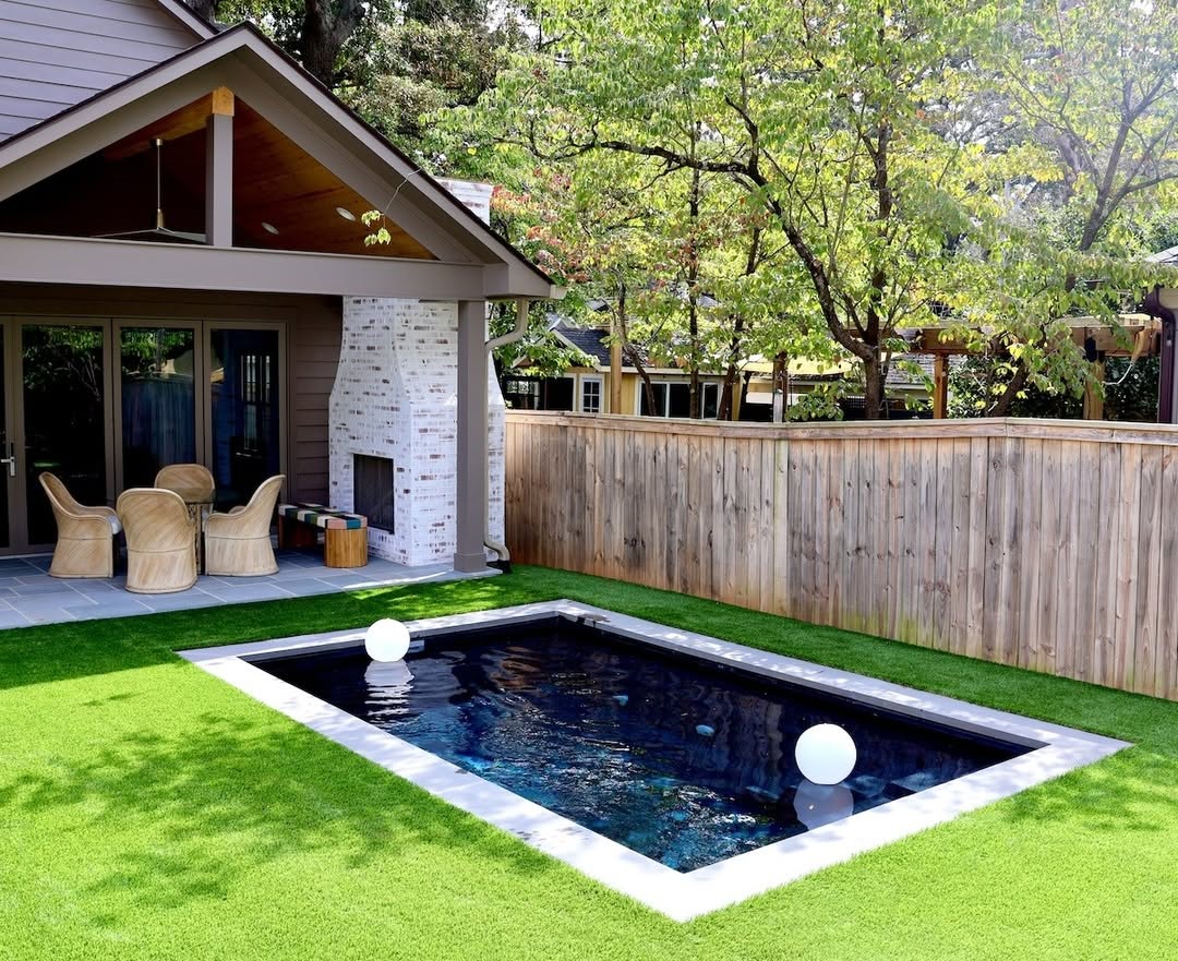 Floating Spheres Add Whimsical Pool Lighting