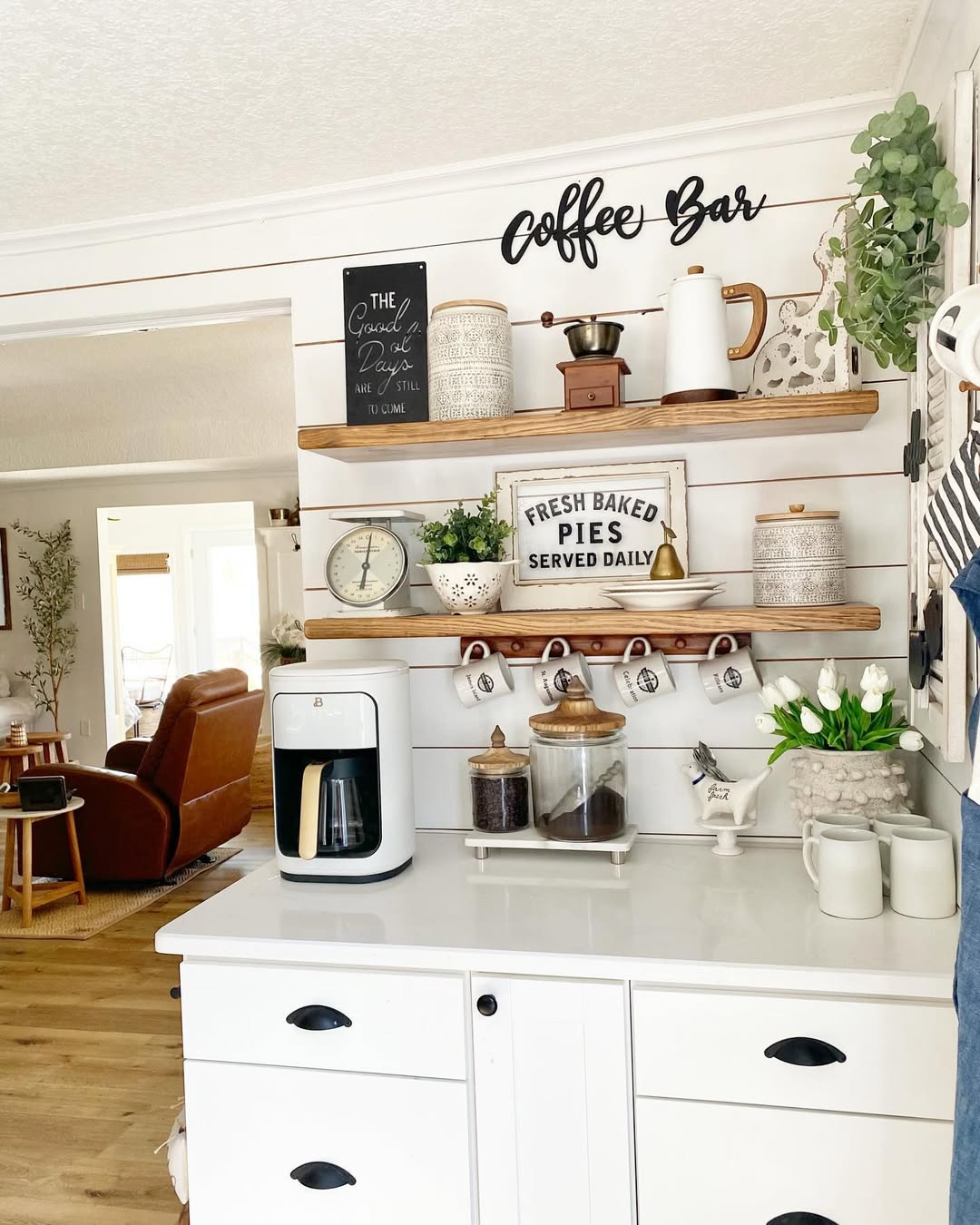 Wooden Mug Rack with Hooks Keeps Cups Accessible