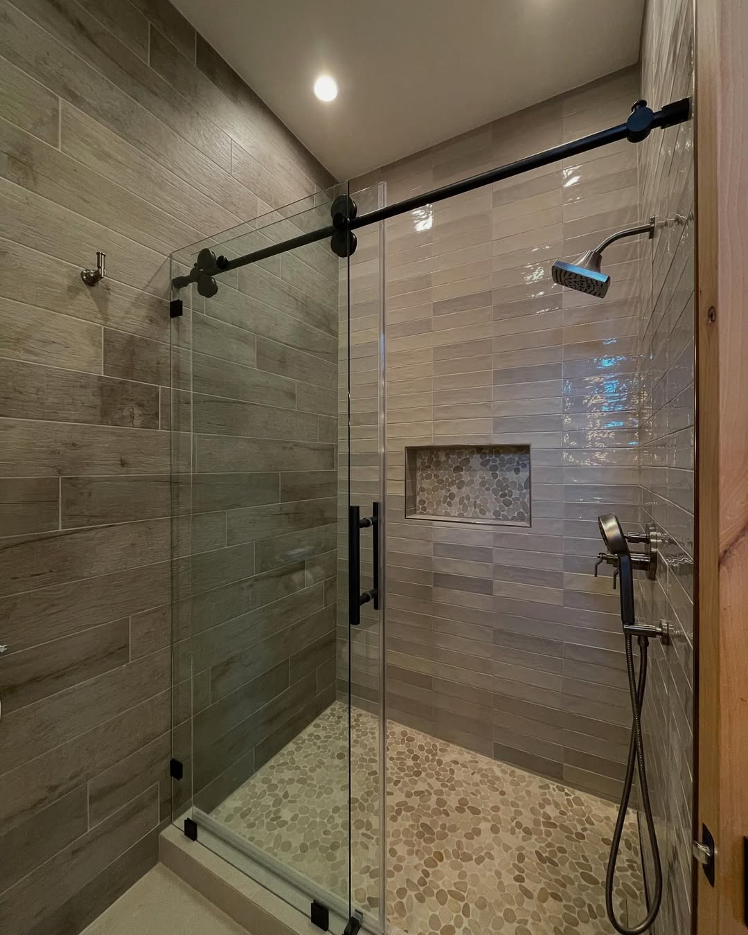 Stone Pebble Floor Adds Natural Texture