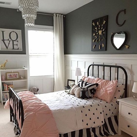 Heart-Shaped Mirror Adds Whimsical Touch to Wall Decor