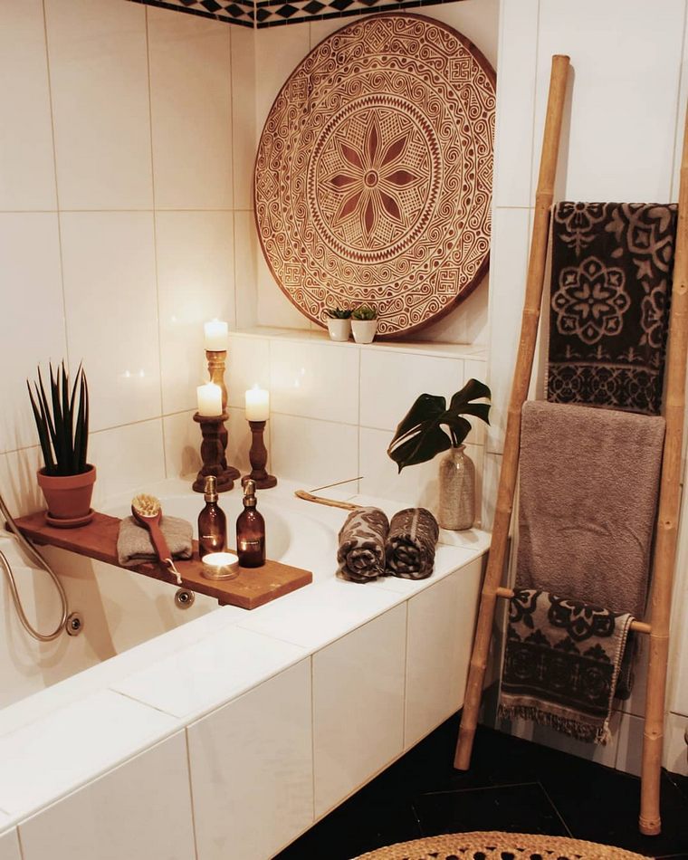 Round Wood Wall Art Adds Bohemian Pattern Above the Tub