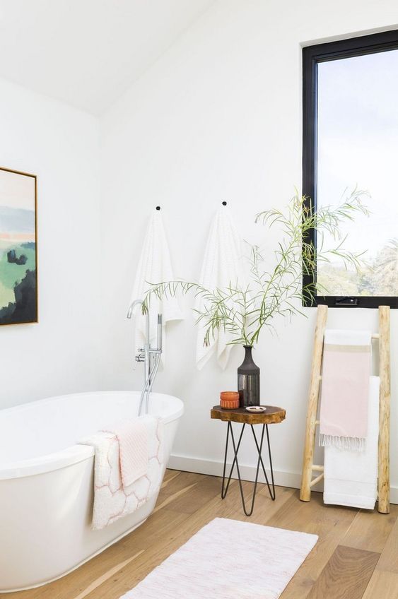 Rustic Wood Slice Table Adds Natural Charm