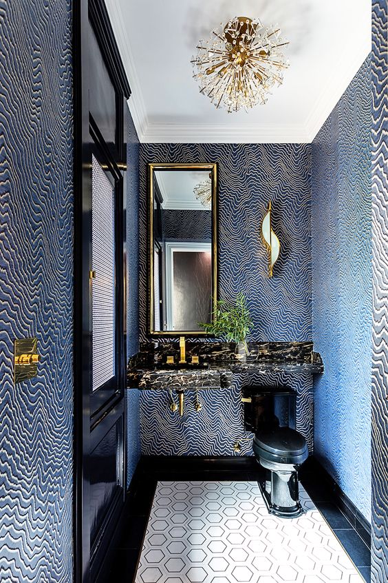 Textured Wavy Wallpaper with Gold Accents