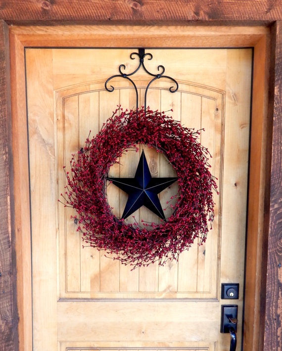 Rustic Red Berry Wreath with a Bold Black Star