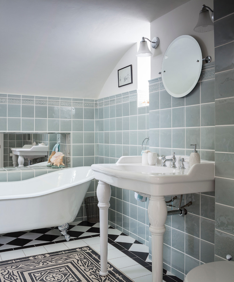 Pedestal Sink With Decorative Turned Legs