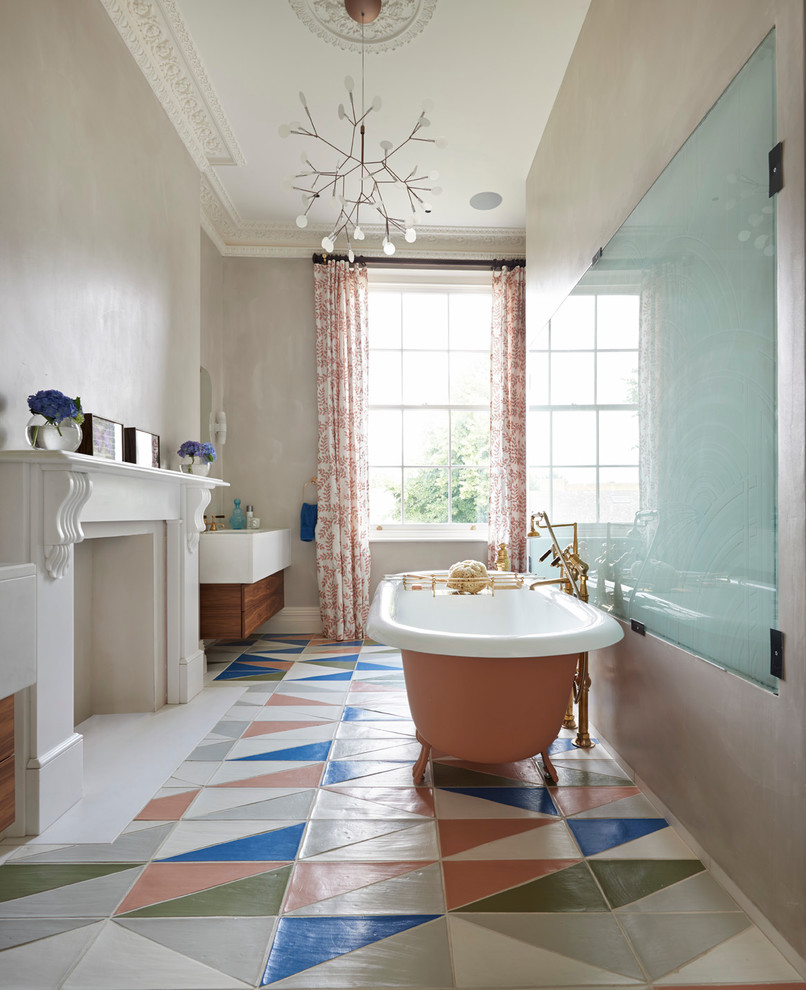Triangular Tiles Create a Dynamic Geometric Pattern