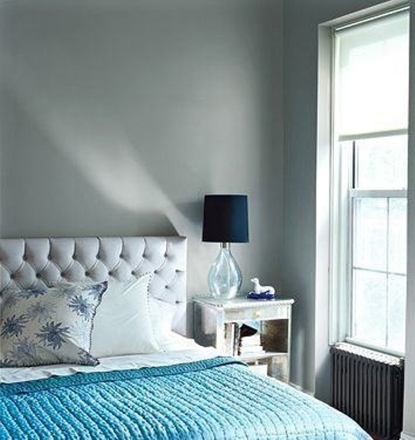 Glass Table Lamp With Clear Base Adds Airy Feel