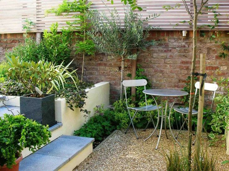 Metal Bistro Set Creates An Intimate Seating Nook
