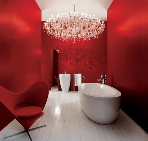 Statement Chandelier Adds Glamour Above a Freestanding Tub