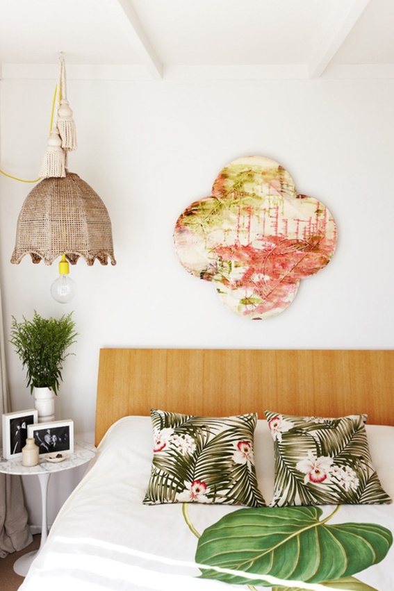 Quatrefoil Artwork Adds a Quirky Tropical Focal Point