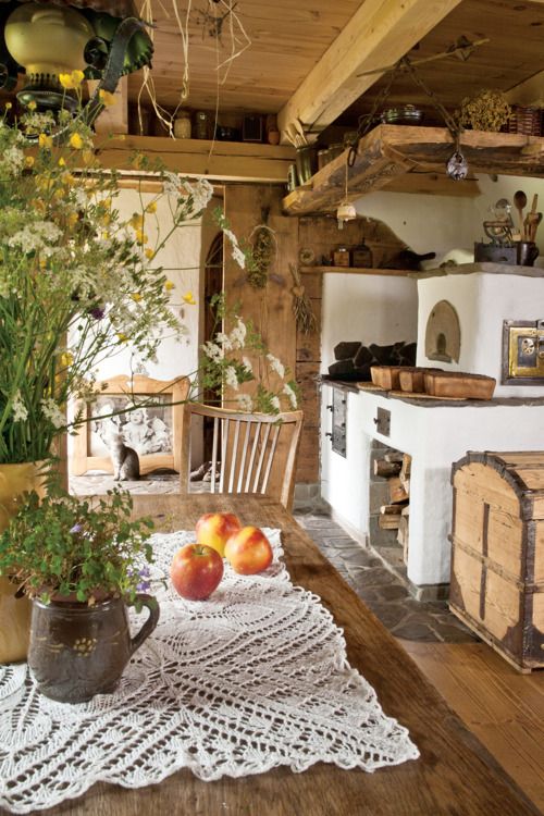Rustic Wooden Chest Offers Ample Storage and Decor