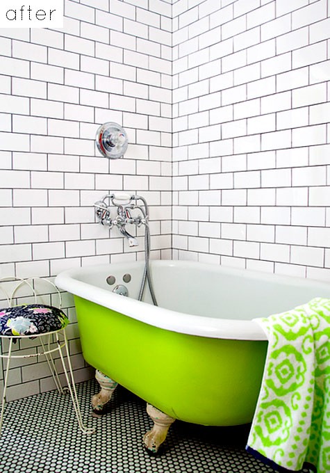 Bright Green Clawfoot Tub Adds a Pop of Color