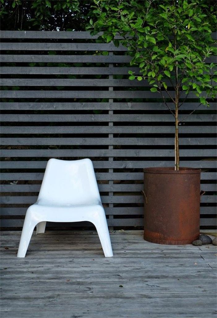 Rusty Metal Planter Adds Industrial Warmth To A Modern Yard