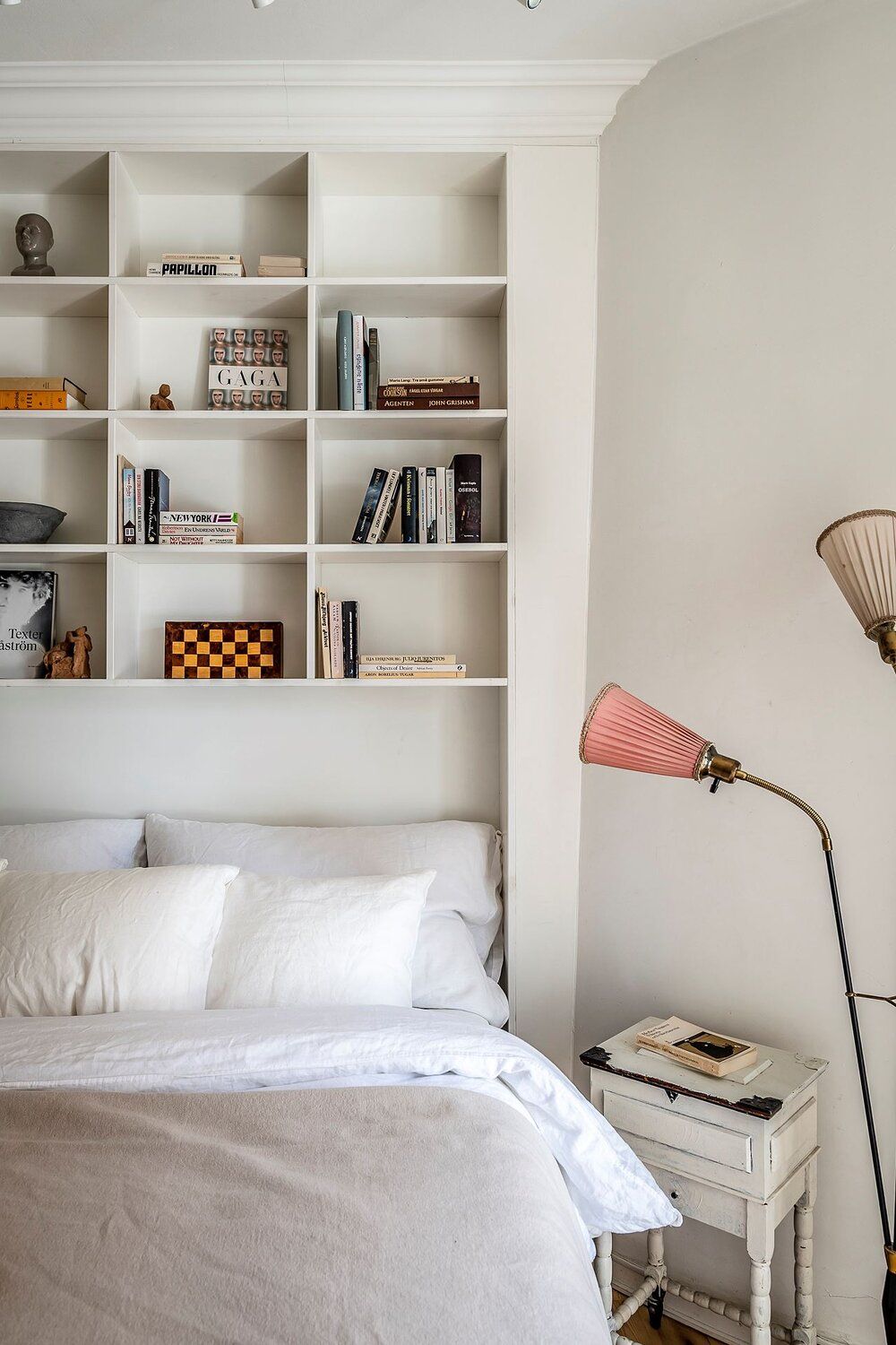 White Built-in Shelves That Organize Books and Decor