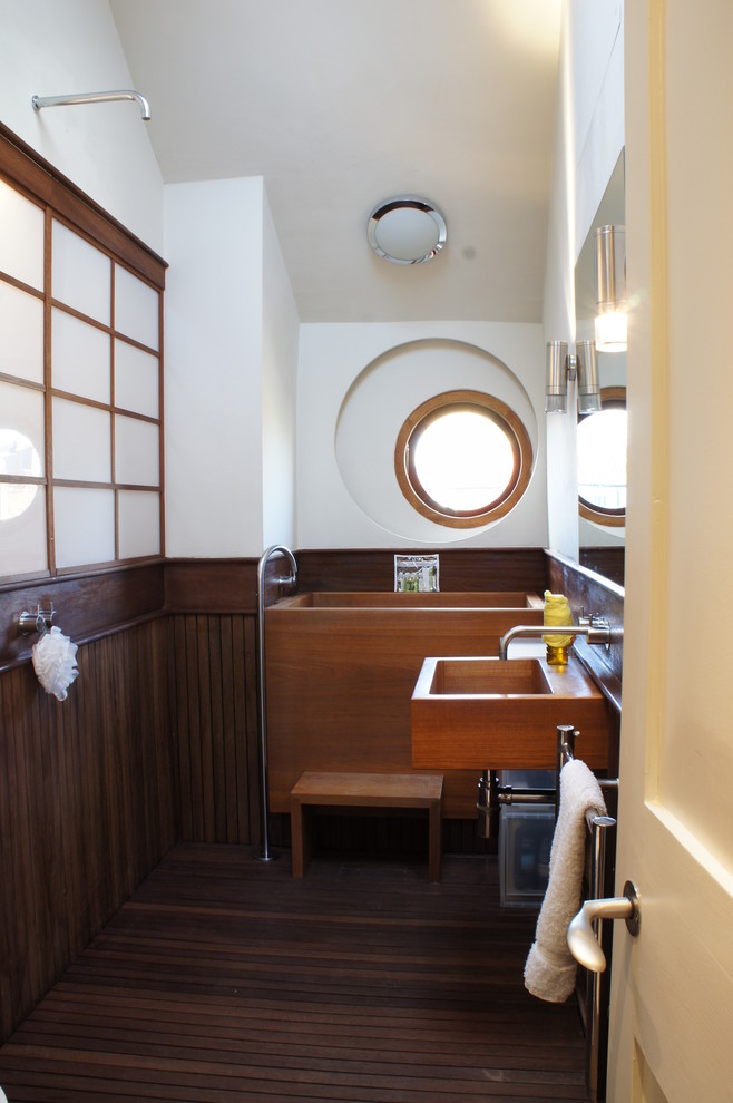 Deep Wooden Tub Integrated With Matching Vanity