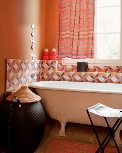 Woven Lid Adds Natural Texture To A Large Black Hamper