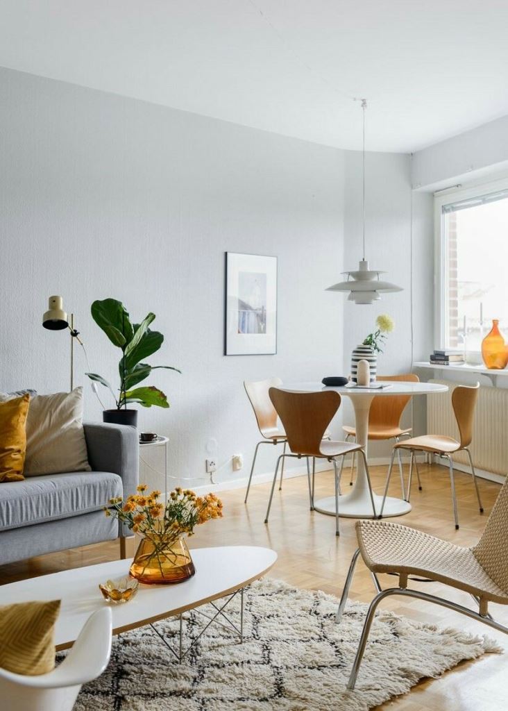 Oval Coffee Table With Amber Vase Adds Warmth