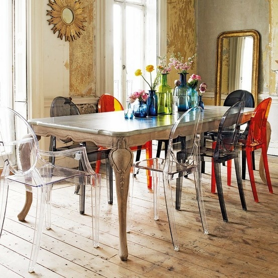 Clear Ghost Chairs Add Modernity to a Rustic Table