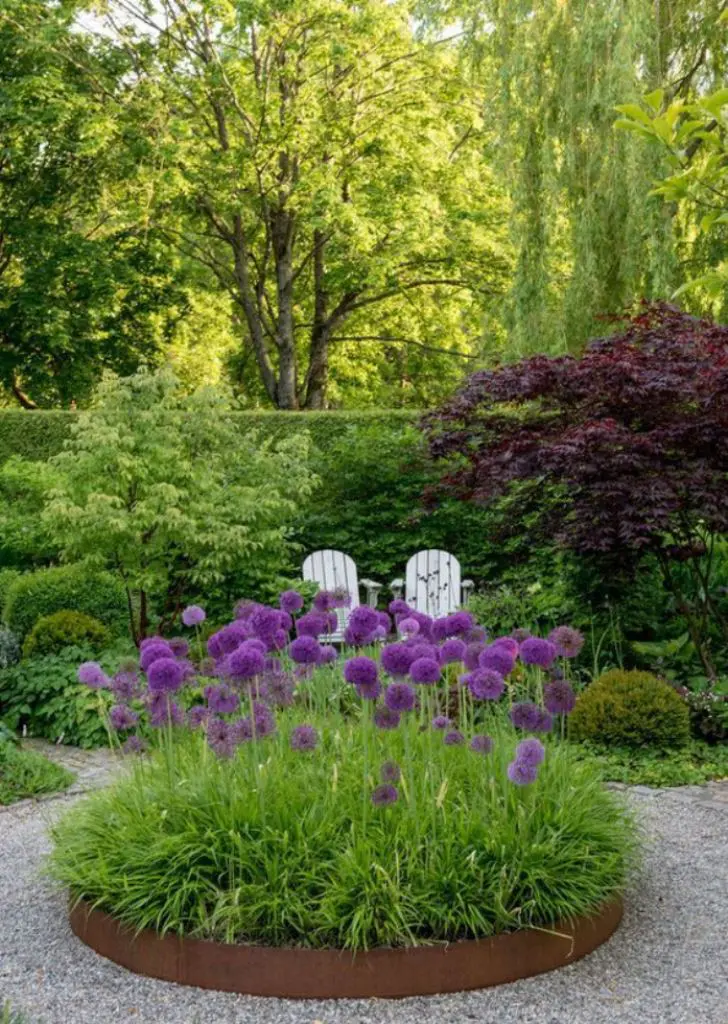 Rusted Metal Edging for Bold Circular Beds