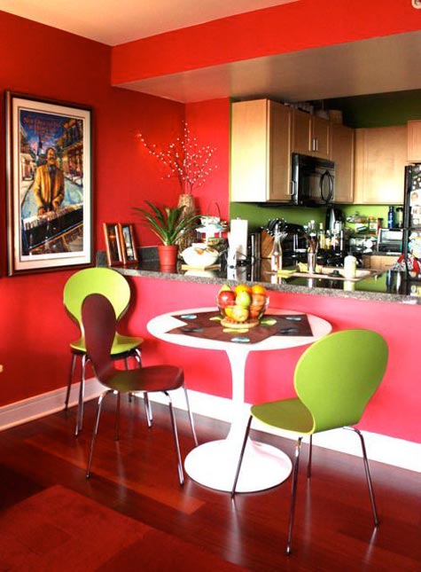 Unexpected Color Contrast with Two-Tone Chairs