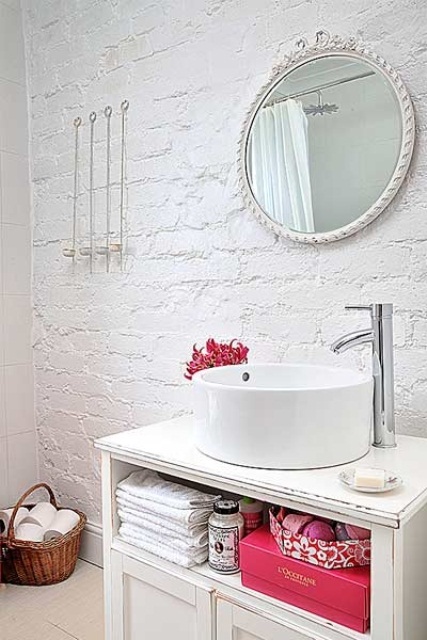 Choose a White Brick Wall for a Textured, Bright Backdrop